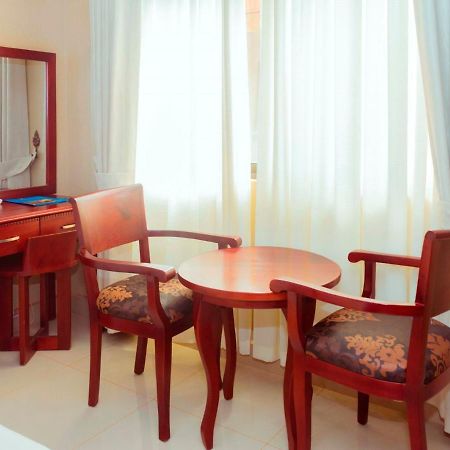 Sapphire Hotel Entebbe Kigo Kajansi Екстериор снимка