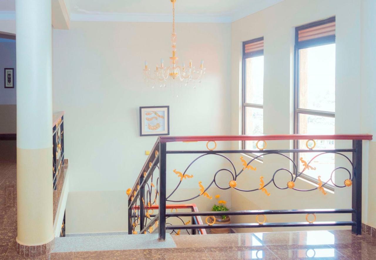 Sapphire Hotel Entebbe Kigo Kajansi Екстериор снимка