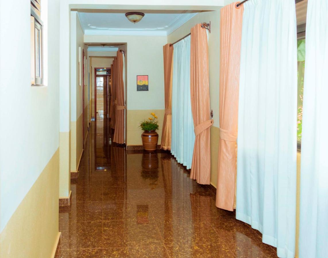 Sapphire Hotel Entebbe Kigo Kajansi Екстериор снимка