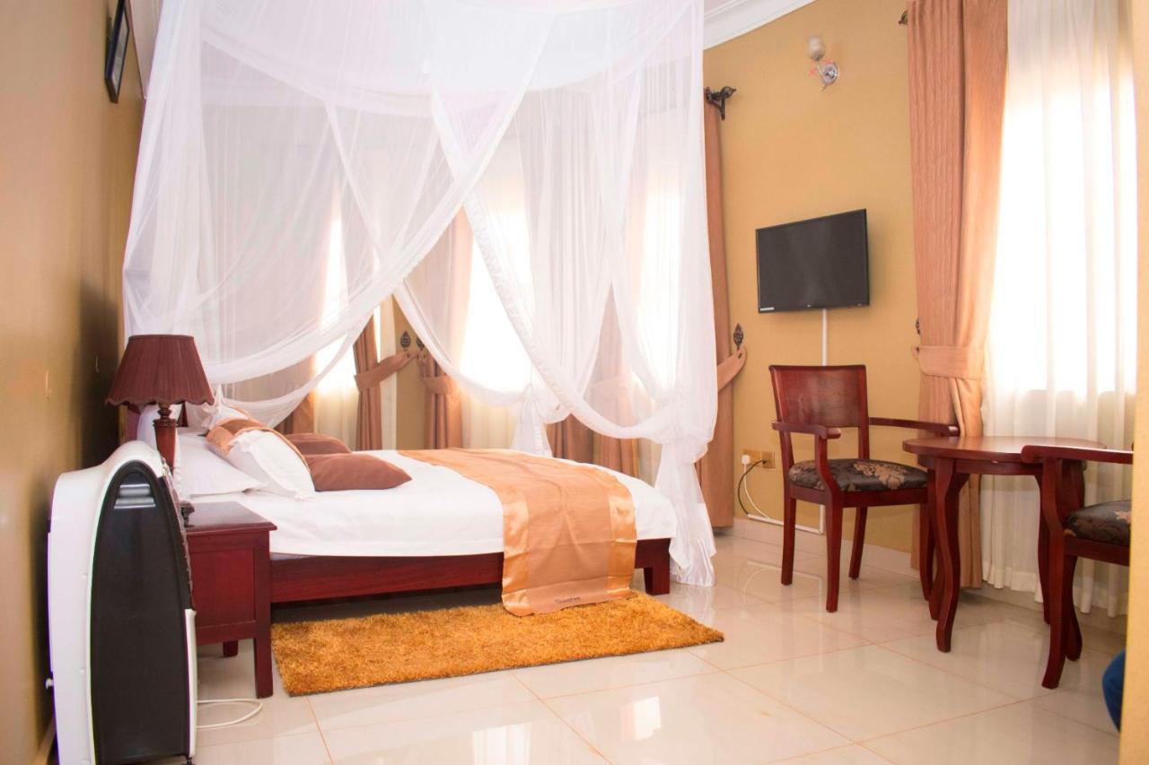 Sapphire Hotel Entebbe Kigo Kajansi Екстериор снимка