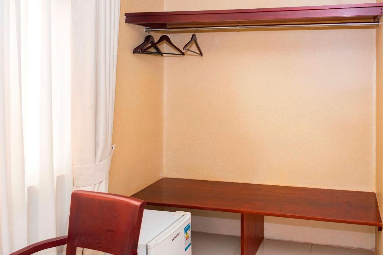 Sapphire Hotel Entebbe Kigo Kajansi Екстериор снимка
