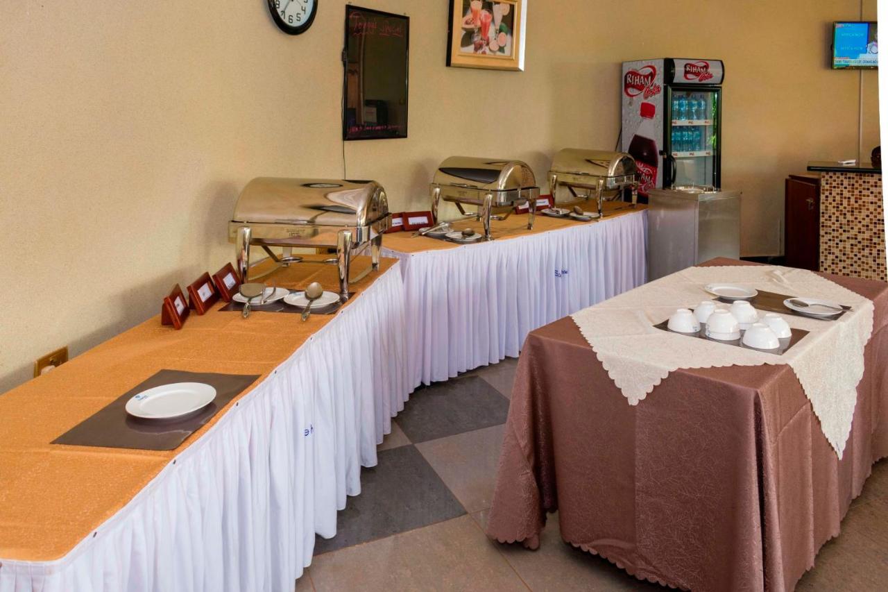 Sapphire Hotel Entebbe Kigo Kajansi Екстериор снимка