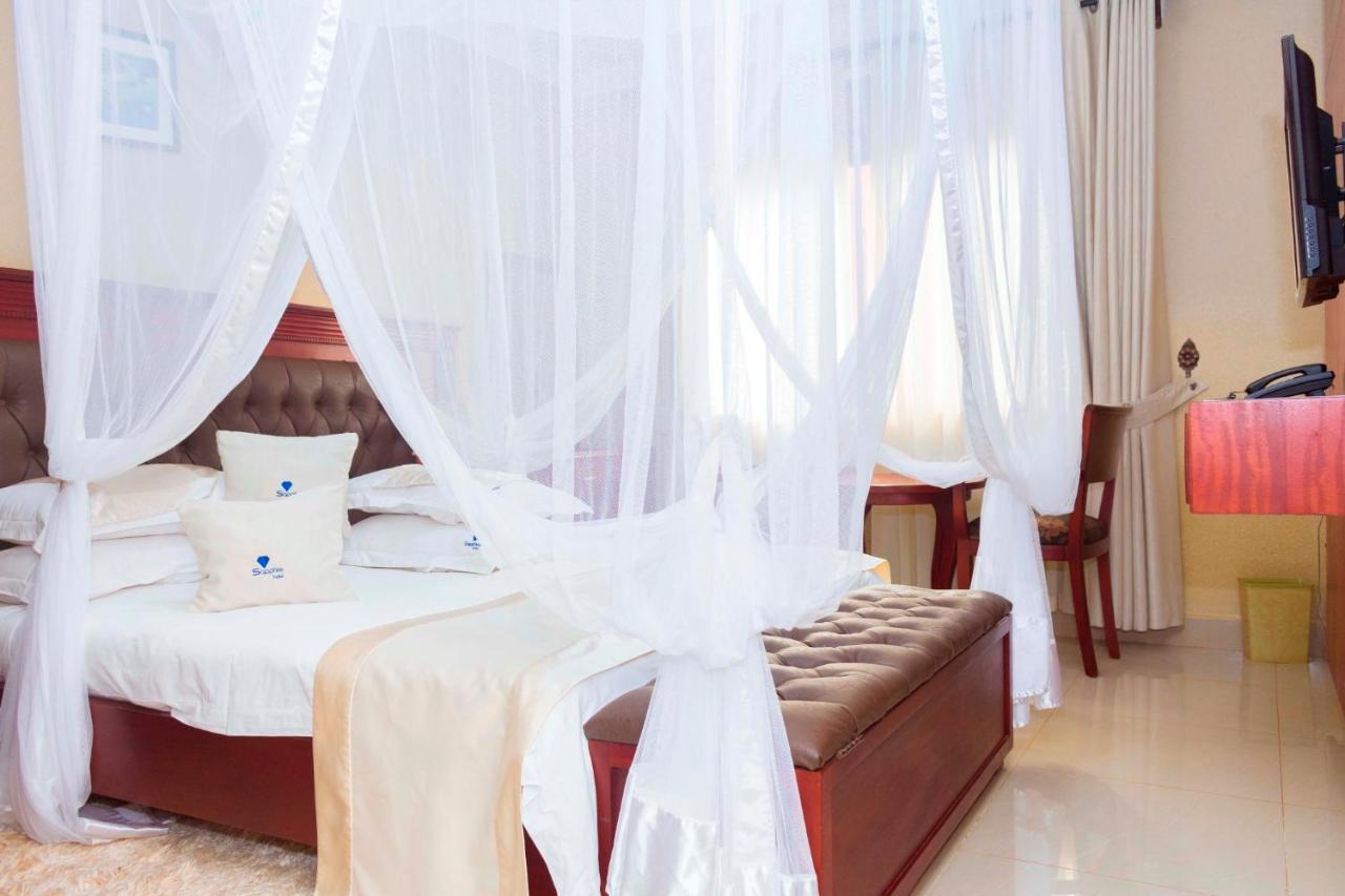 Sapphire Hotel Entebbe Kigo Kajansi Екстериор снимка