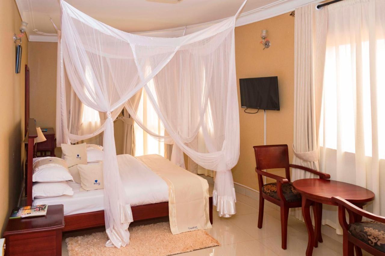 Sapphire Hotel Entebbe Kigo Kajansi Екстериор снимка