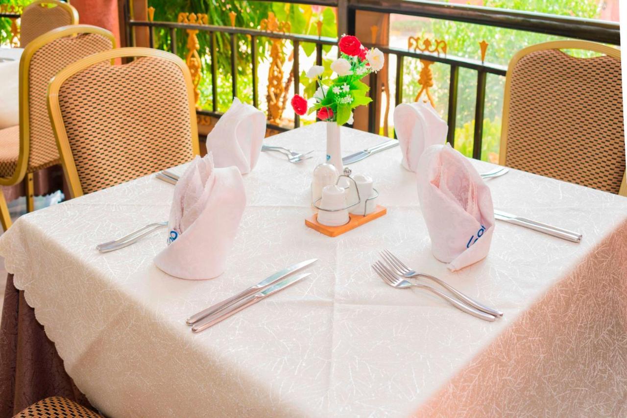 Sapphire Hotel Entebbe Kigo Kajansi Екстериор снимка