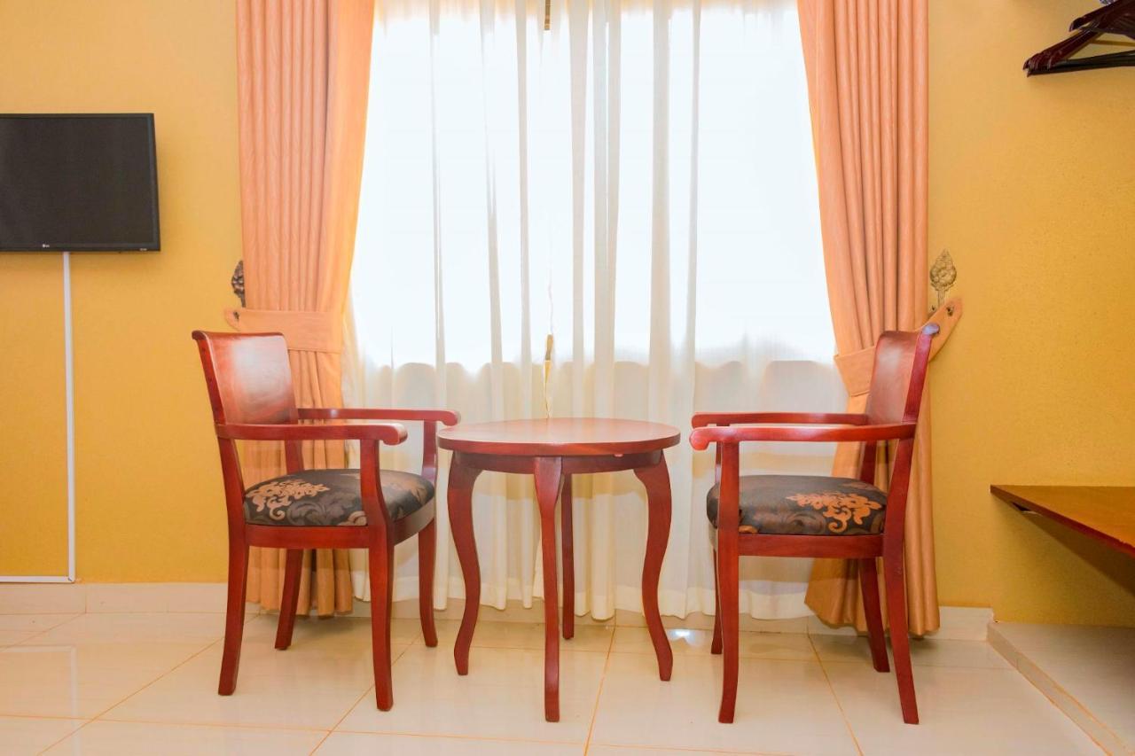 Sapphire Hotel Entebbe Kigo Kajansi Екстериор снимка