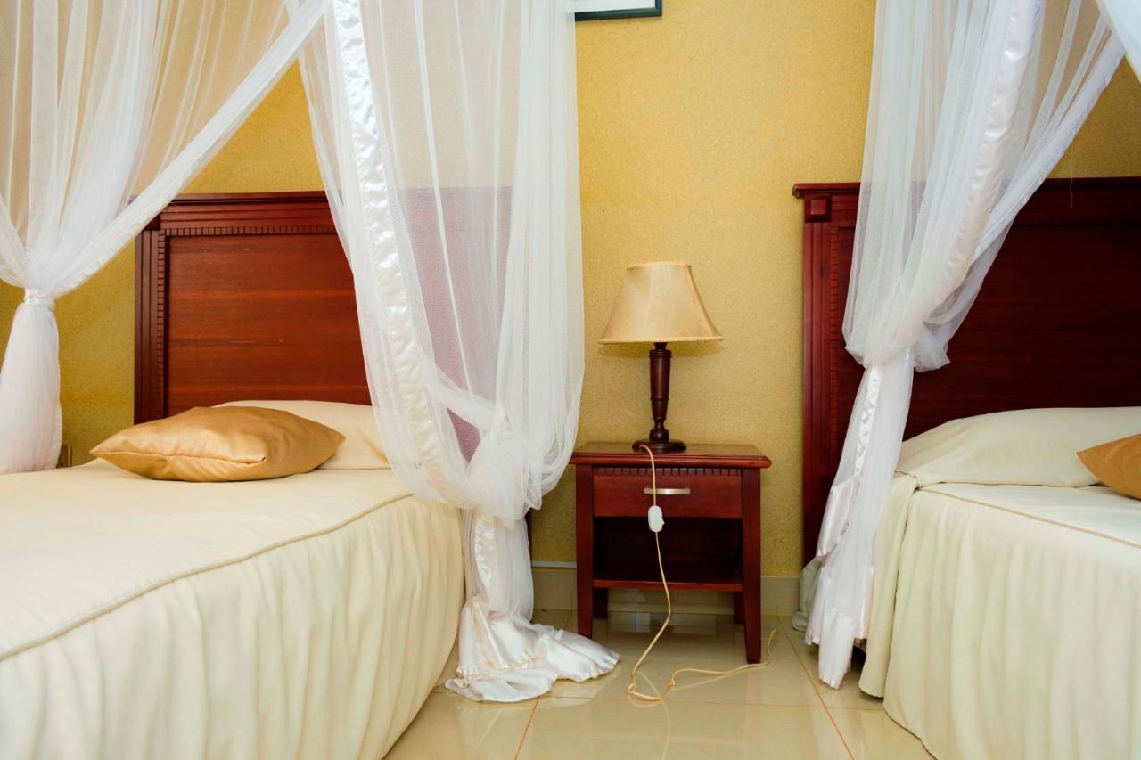 Sapphire Hotel Entebbe Kigo Kajansi Екстериор снимка