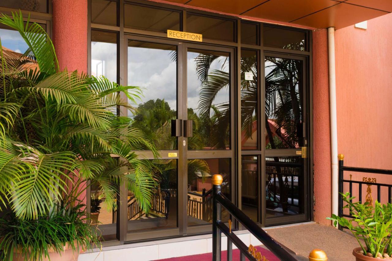 Sapphire Hotel Entebbe Kigo Kajansi Екстериор снимка