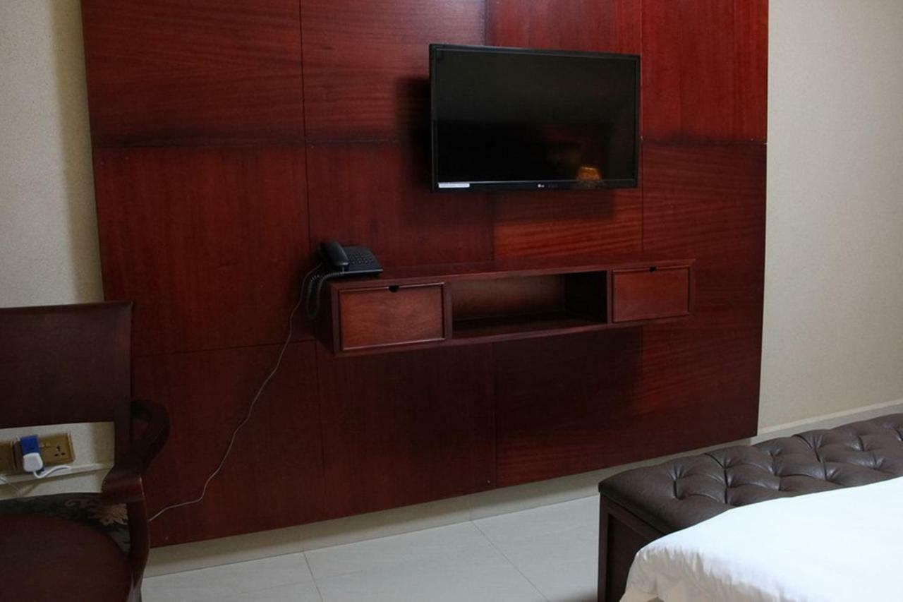 Sapphire Hotel Entebbe Kigo Kajansi Екстериор снимка