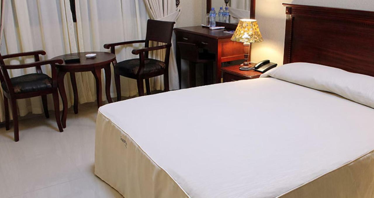 Sapphire Hotel Entebbe Kigo Kajansi Екстериор снимка