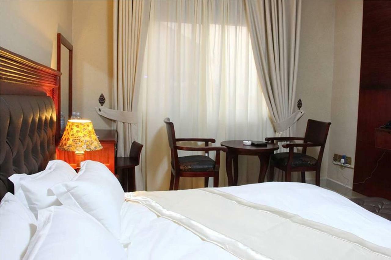 Sapphire Hotel Entebbe Kigo Kajansi Екстериор снимка