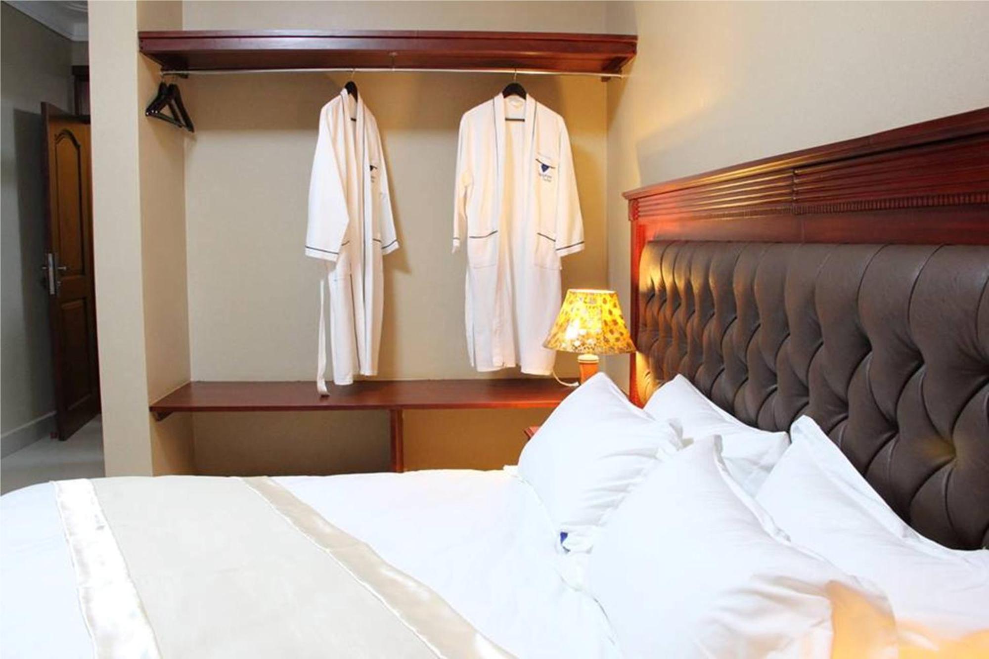 Sapphire Hotel Entebbe Kigo Kajansi Екстериор снимка