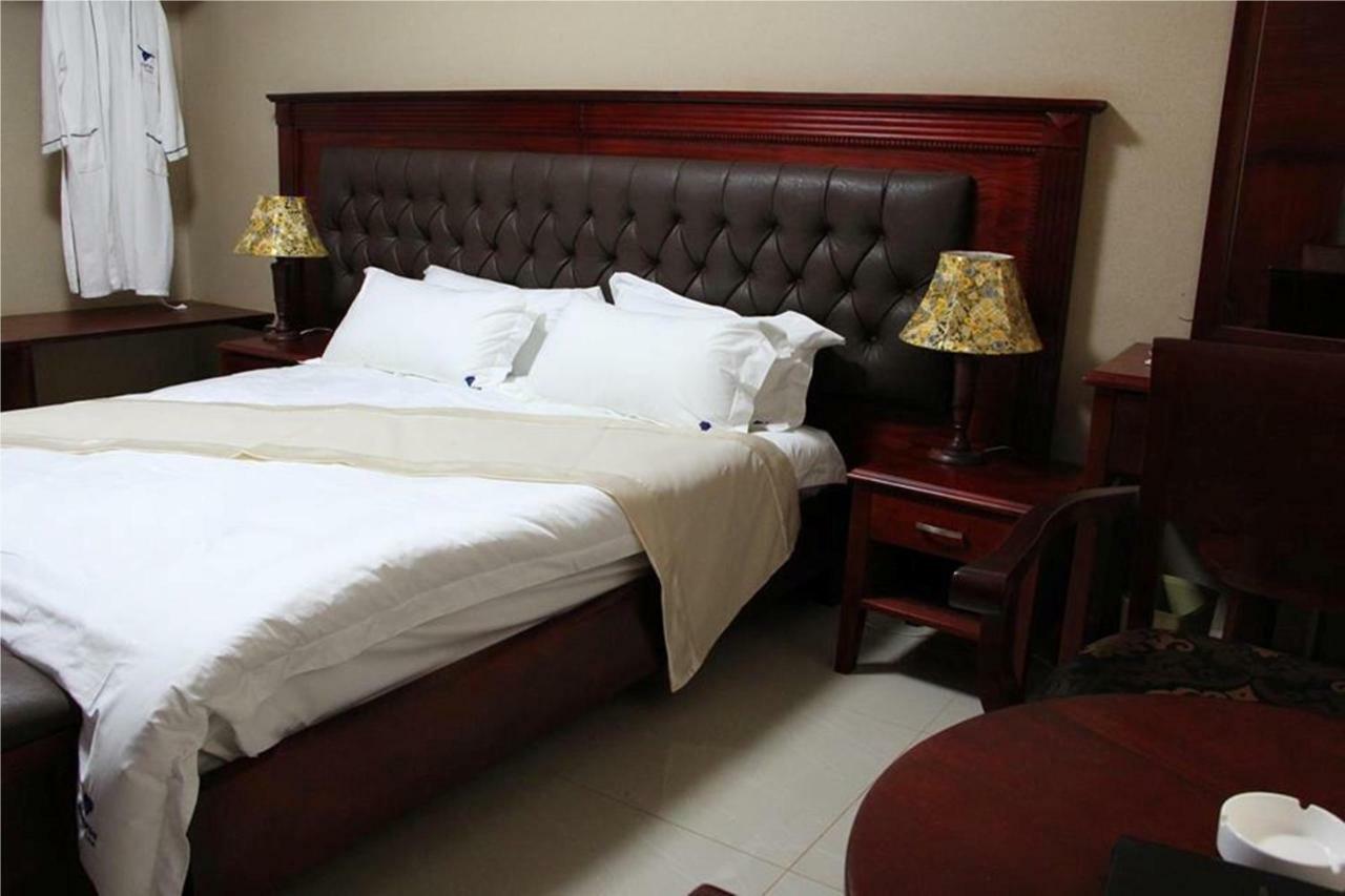 Sapphire Hotel Entebbe Kigo Kajansi Екстериор снимка