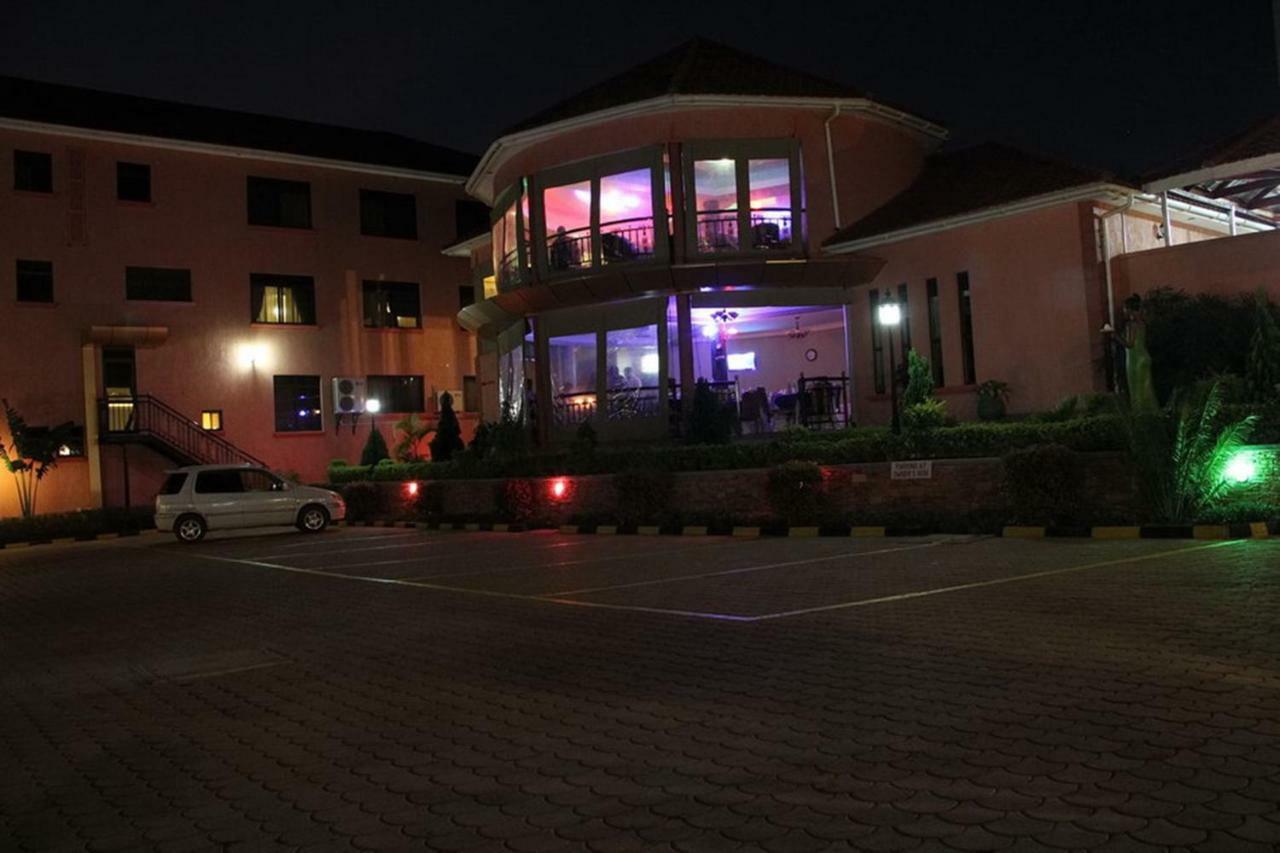 Sapphire Hotel Entebbe Kigo Kajansi Екстериор снимка
