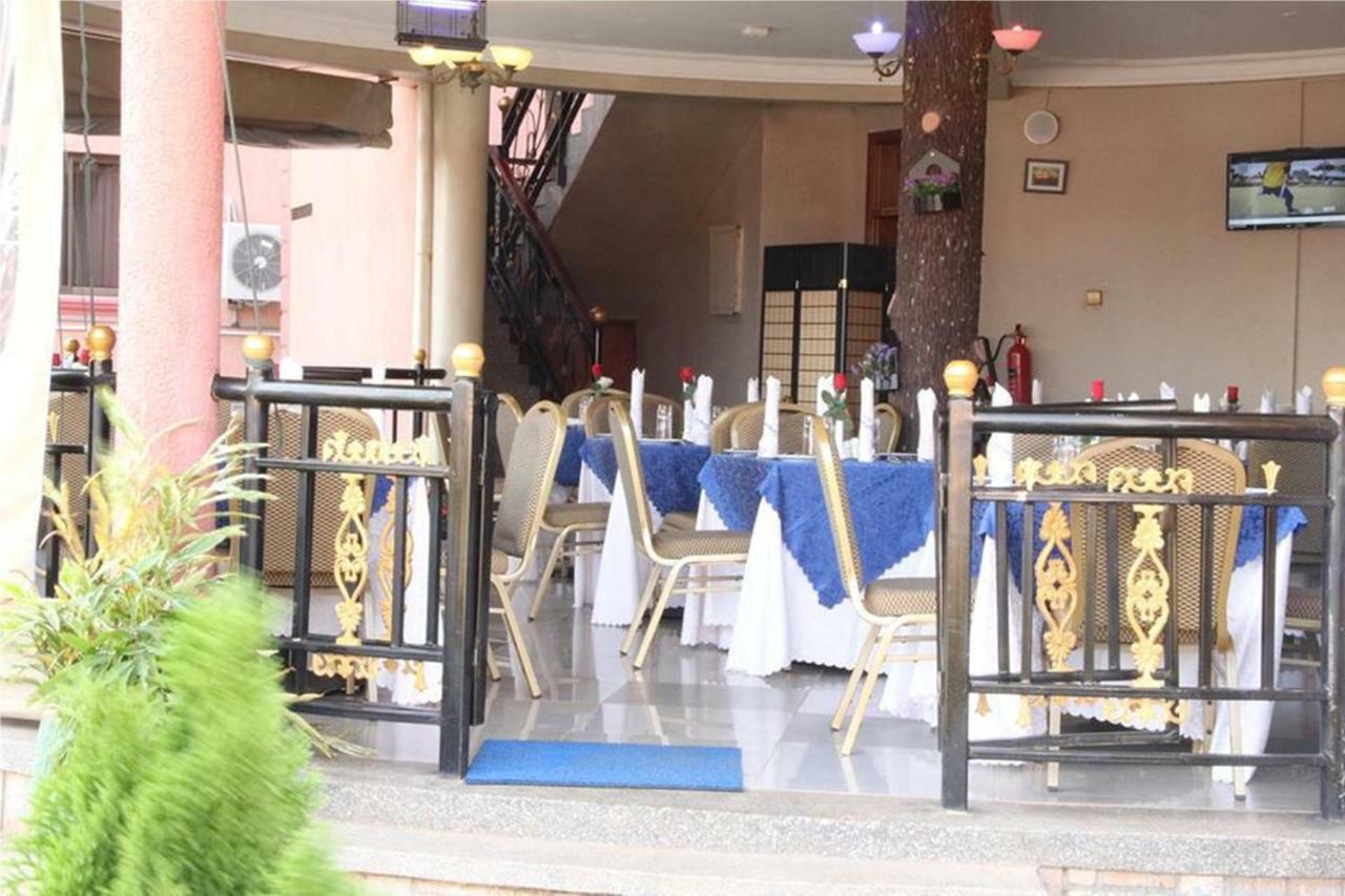Sapphire Hotel Entebbe Kigo Kajansi Екстериор снимка