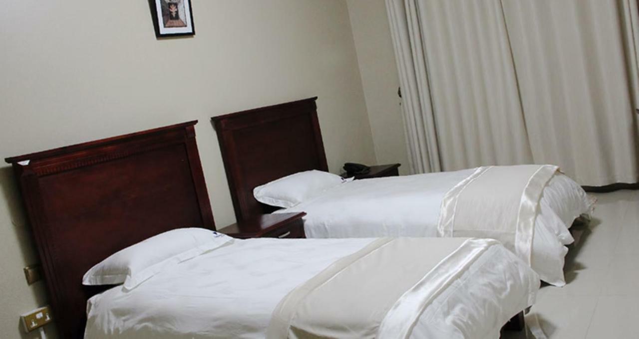 Sapphire Hotel Entebbe Kigo Kajansi Екстериор снимка