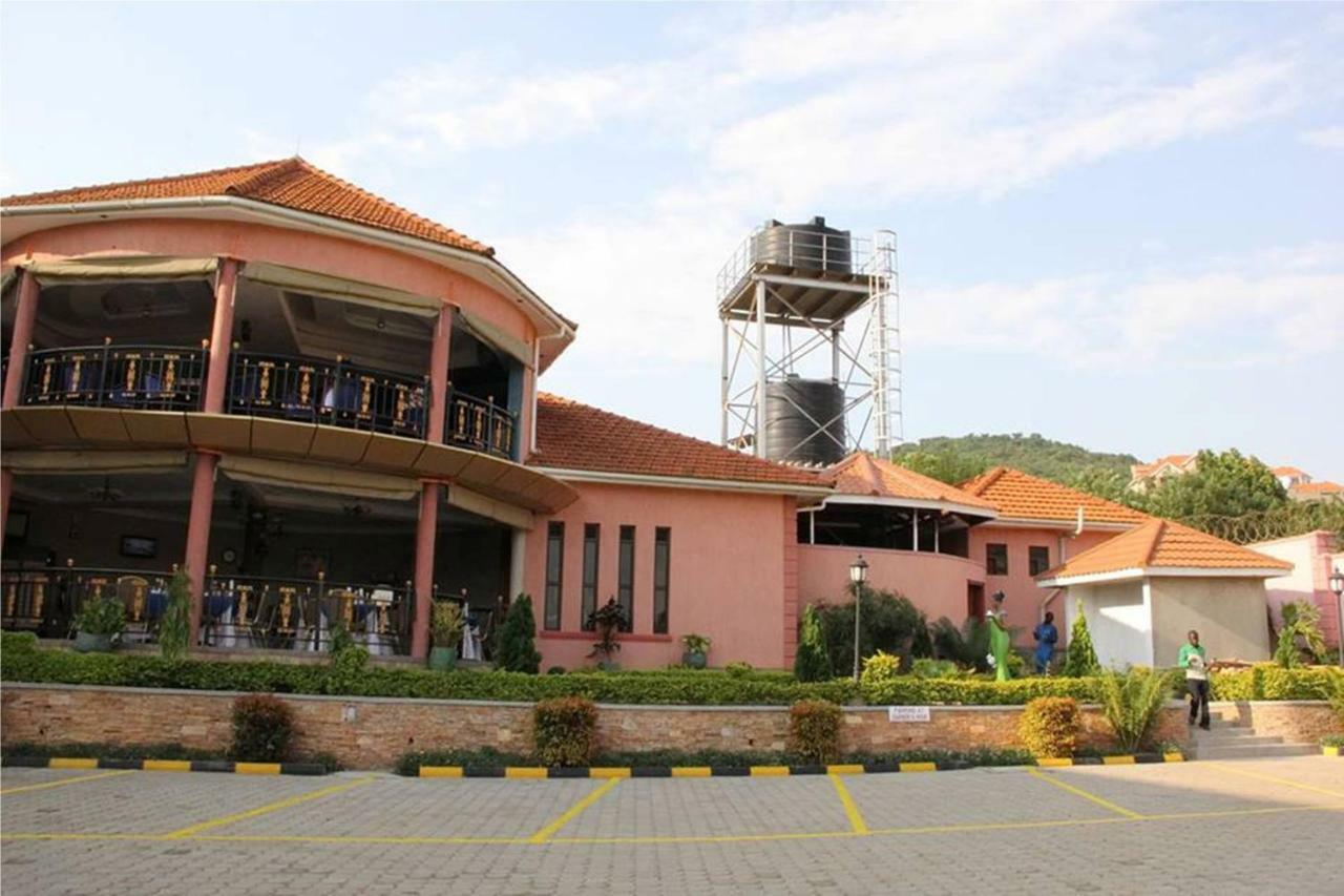 Sapphire Hotel Entebbe Kigo Kajansi Екстериор снимка